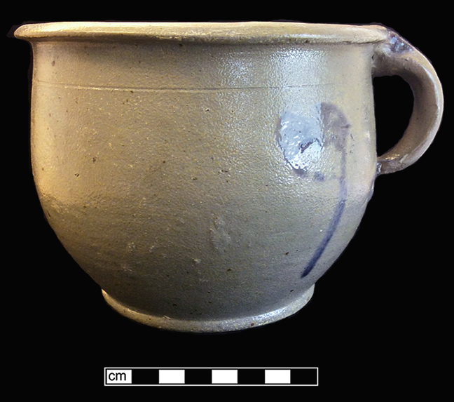 North American salt glazed stoneware chamberpot, painted cobalt. Rim diameter: 7.75”, Base diameter: 5.00”, Vessel height: 6.00”.Lot: No lot number. 18BC38
